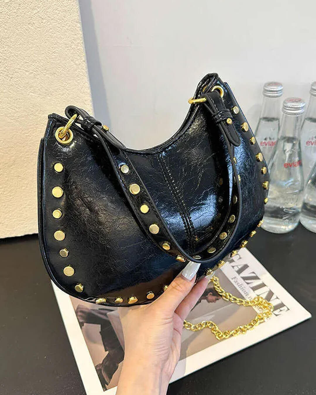 Claudia Tasche mit Golddetails